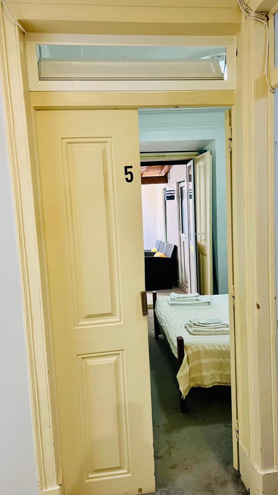 Sao Lazaro Bhuiyan Family Host Hotel Lisboa Екстериор снимка